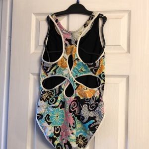 Reversible one piece swim suit